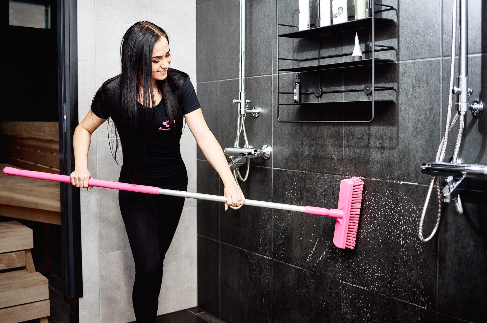 Siivoamme kotisiivouksen yhteydessä myös kylpyhuoneen