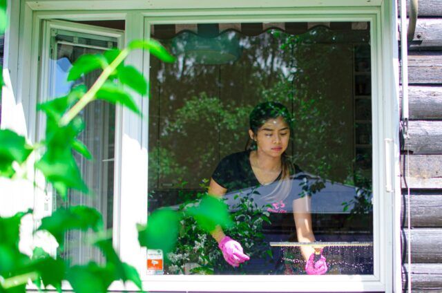 ikkunanpesu - Siivous Eliitti Siivous Eliitti hoitaa ikkunanpesut koko Espoon alueella